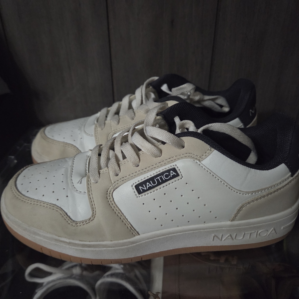 Boys Nautica Salgado casual sneakers, designed with a lace-up style Size 4